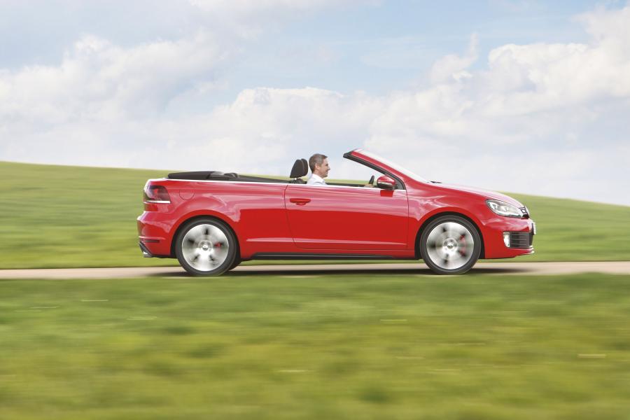  Volkswagen Golf GTi Cabrio 2012 года  (фото 38 из 61)